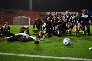 Futbol  femenino, Lobitas campeonas