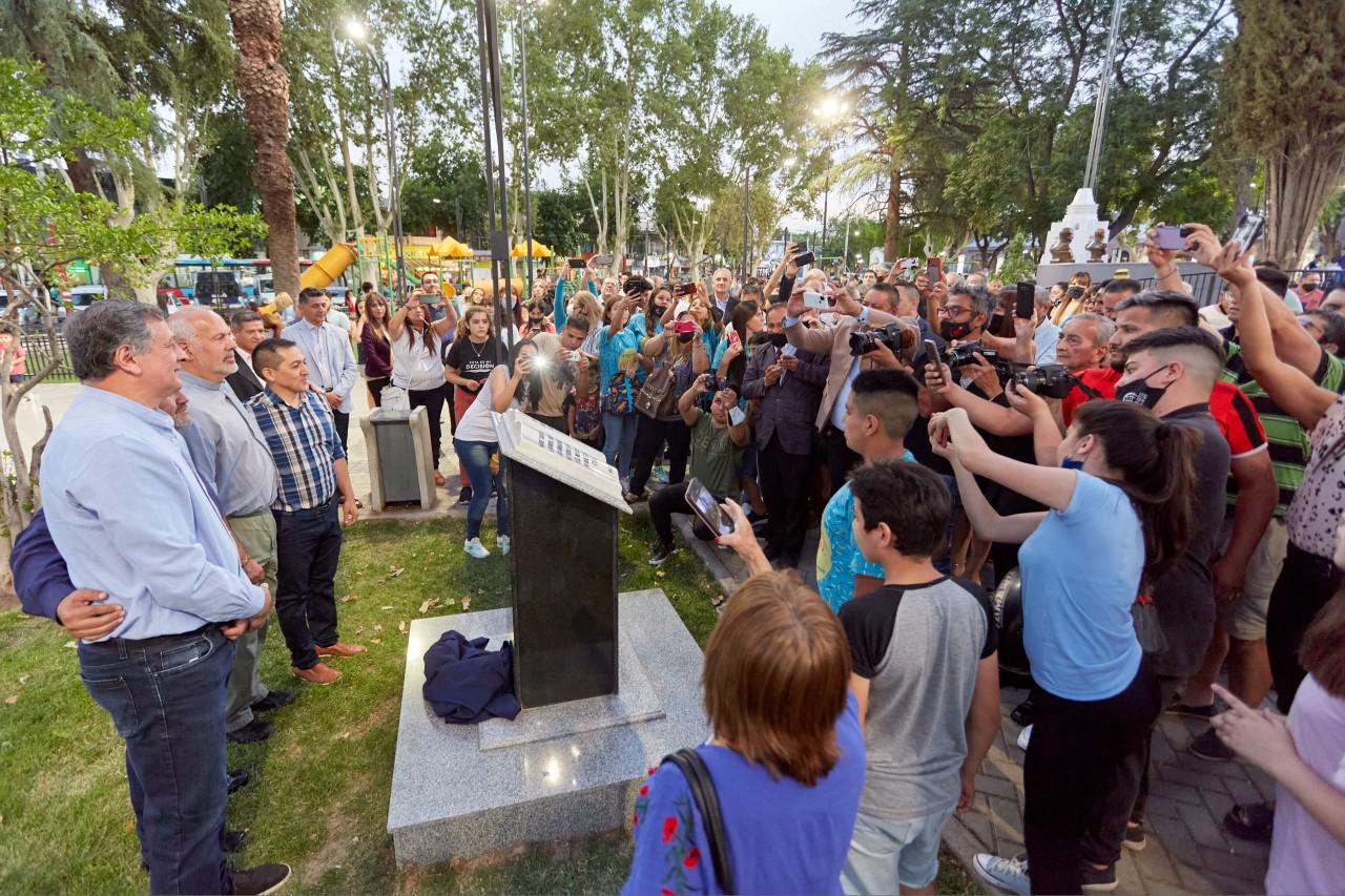 Las Heras, inauguraron Monumento a la Biblia