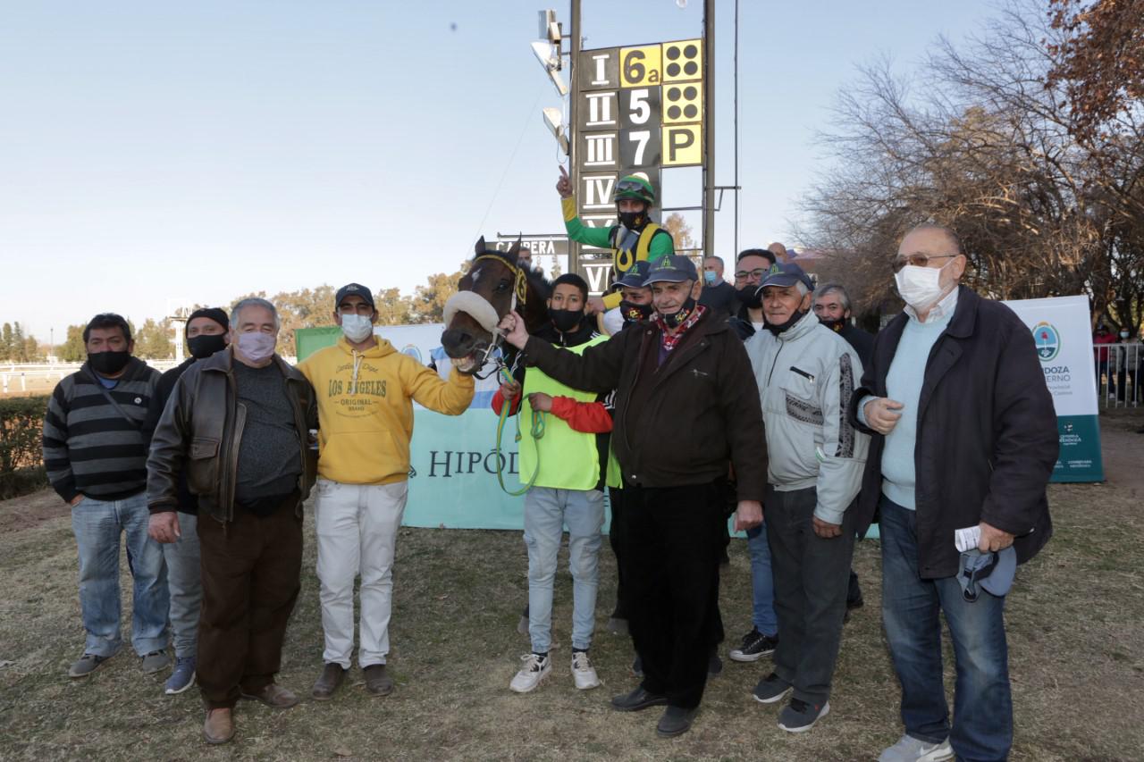 Turf, Macklin ganó el Patrón Santiago