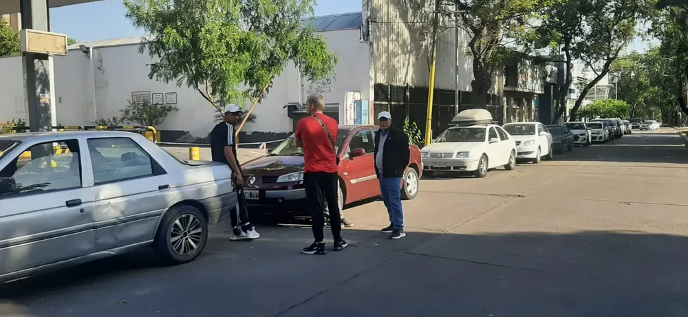 chilenos_colas_nafta