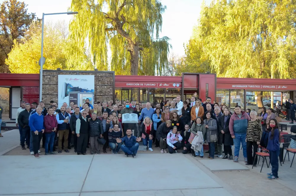 Las Heras, Monumento a la Biblia en Uspallata