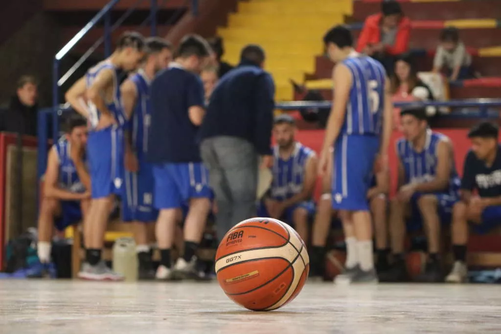 Basquet, masculino, Godoy Cruz Antonio Tomba