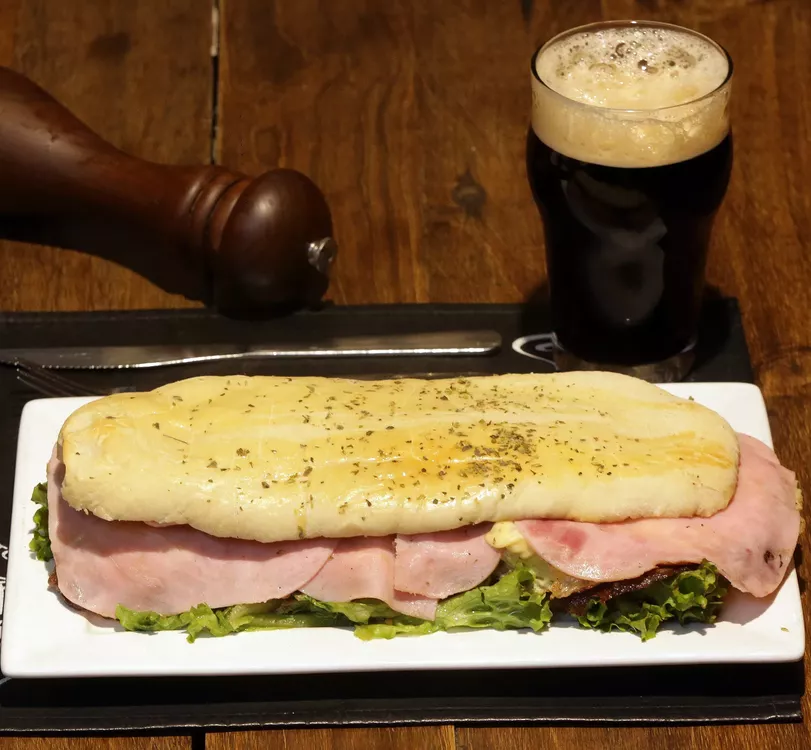 Noche de hamburguesas y lomos en Guaymallén (4)