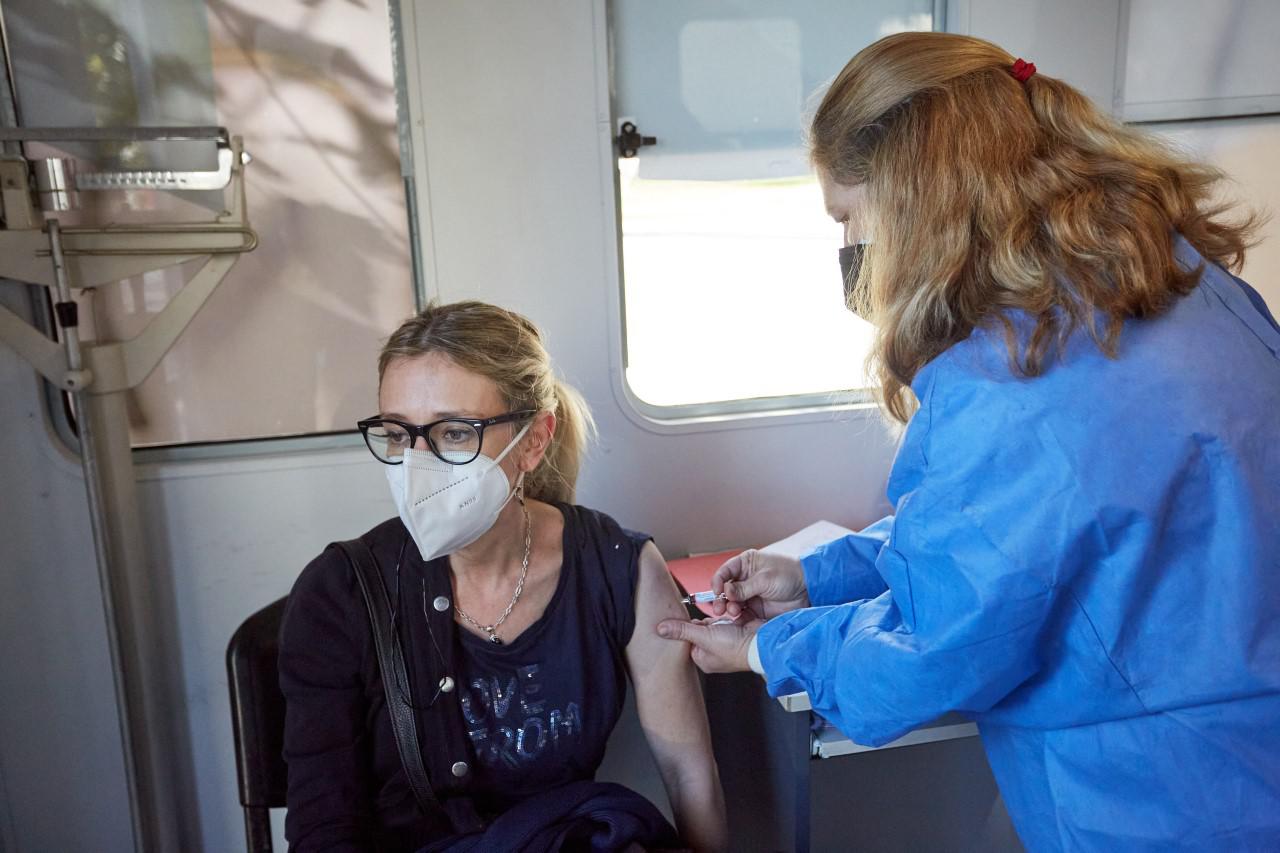 Las Heras, vacuna antigripal, periodistas