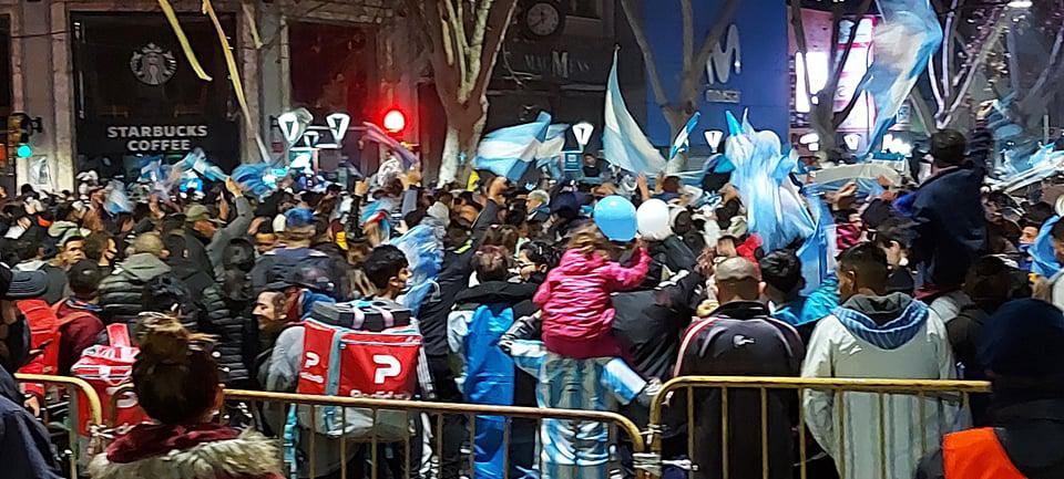 Ar-gen-tina, Ar-gen-tina, Ar-gen-tina