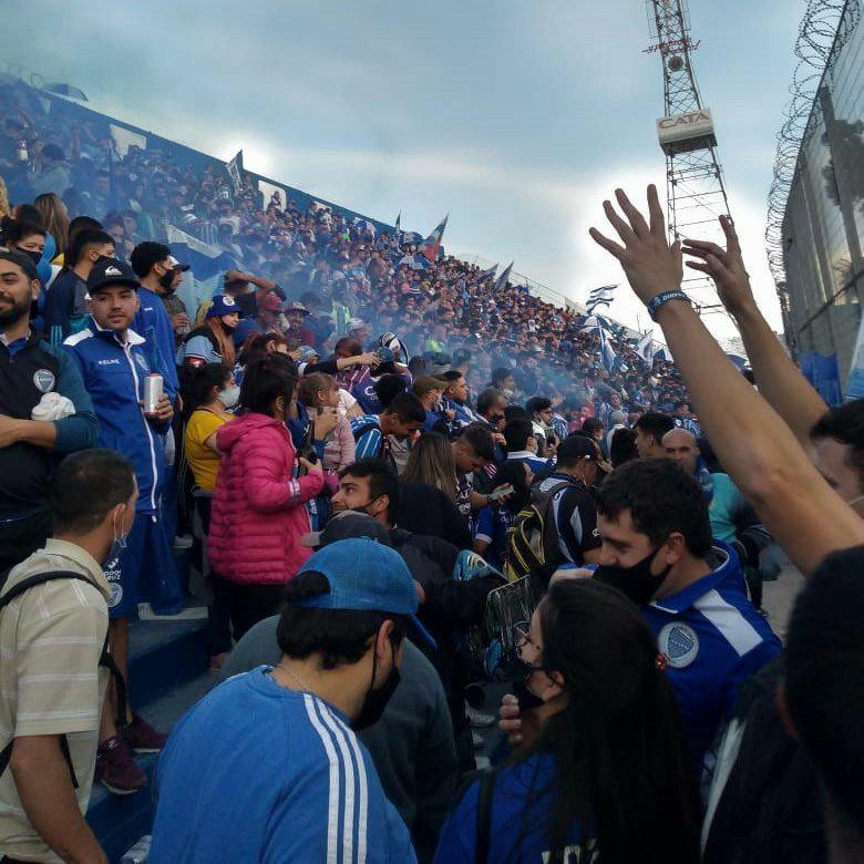 Godoy Cruz festejo de hinchas por el Centenario en el Feliciano Gambarte