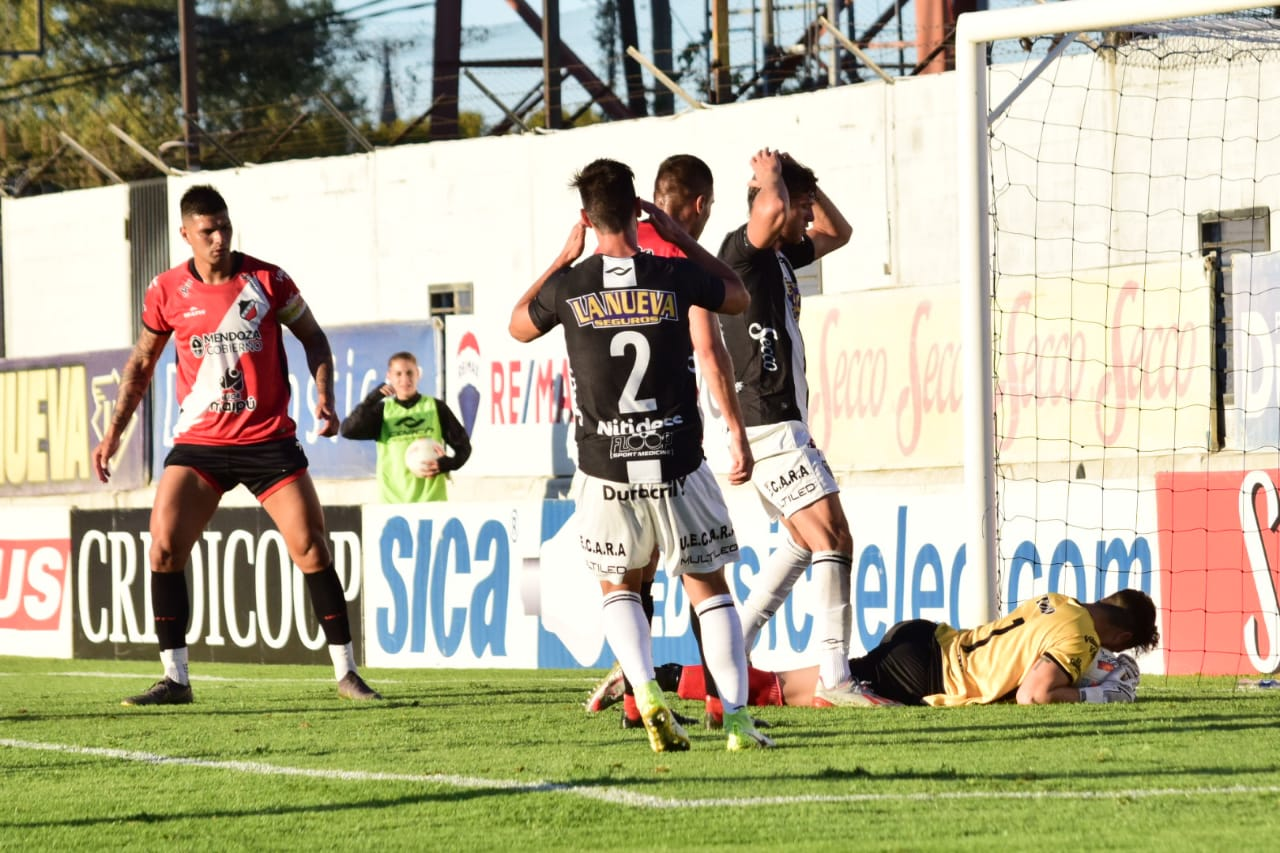 Primera Nacional, Estudiantes BA 2- Maipú 1