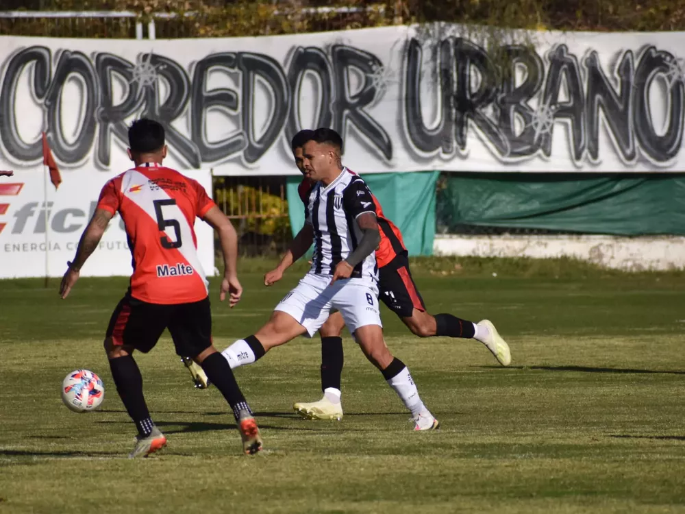 Primera Nacional, Gimnasia 1- Maipù 1