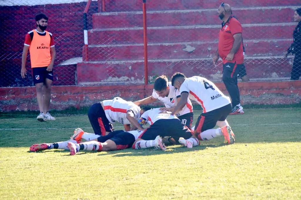 Ascenso, Deportivo Maipú 3- Defensores de Belgrano 1
