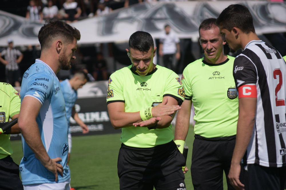 Ascenso, Gimnasia de Mendoza 0- Estudiantes de Rio Cuarto 0