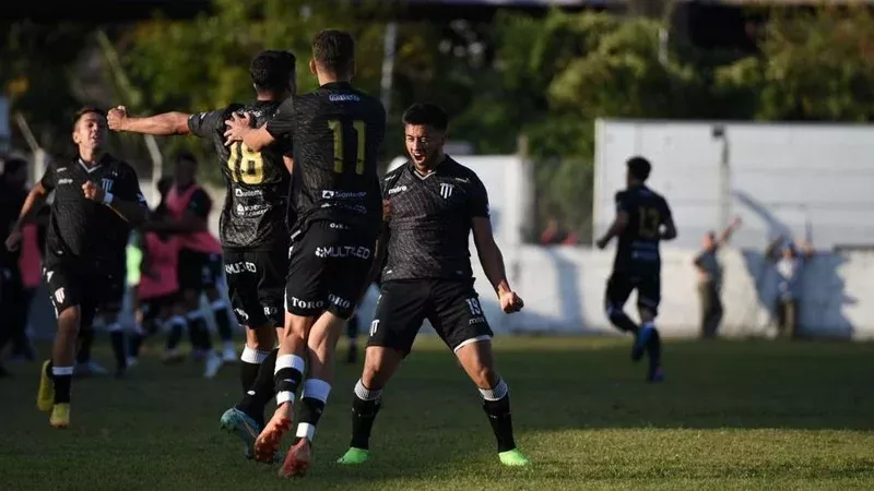 Ascenso, Chicago 2- Gimnasia 2