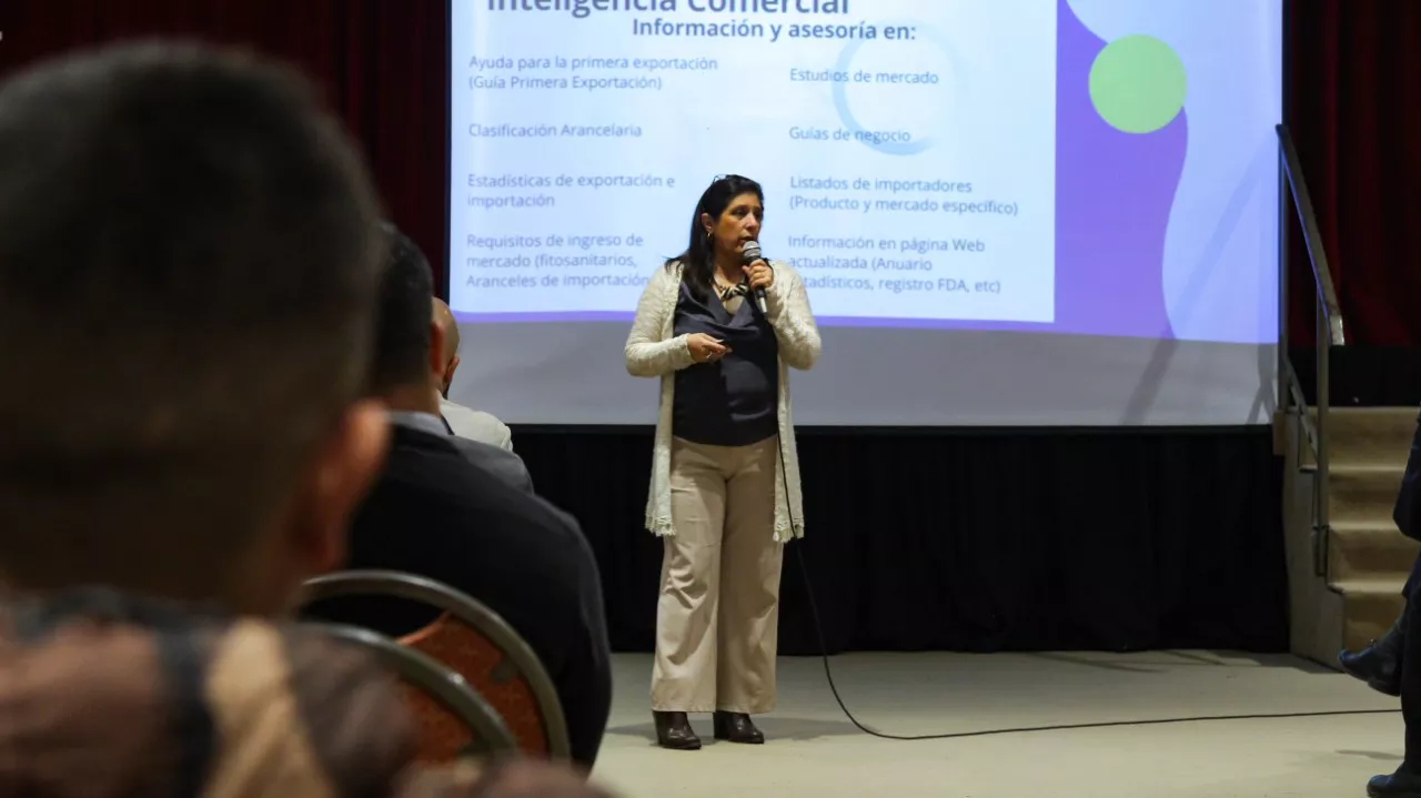 Las Heras, charla de Carolina Suárez