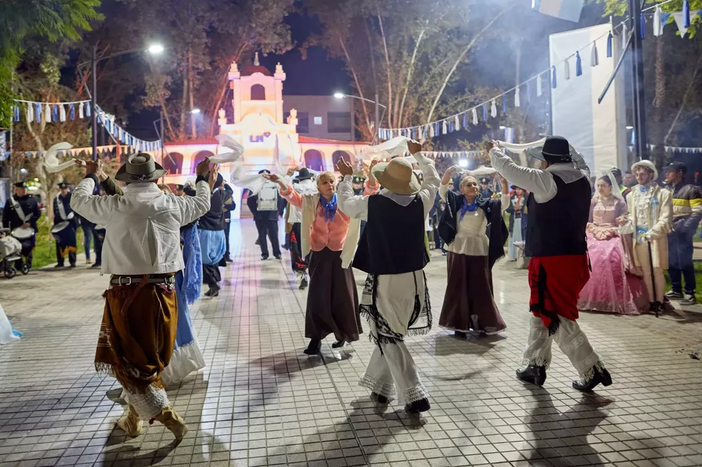 UN-CABILDO-PATRIO-SE-LEVANTO-EN-LAS-HERAS-5-1536x1024