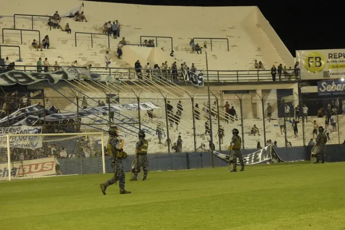 Ascenso, Gimnasia, Quilmes, suspendido