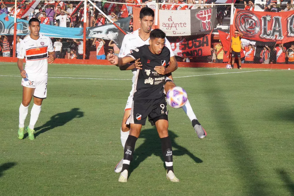 Ascenso, Maipu 0- Chacarita 2