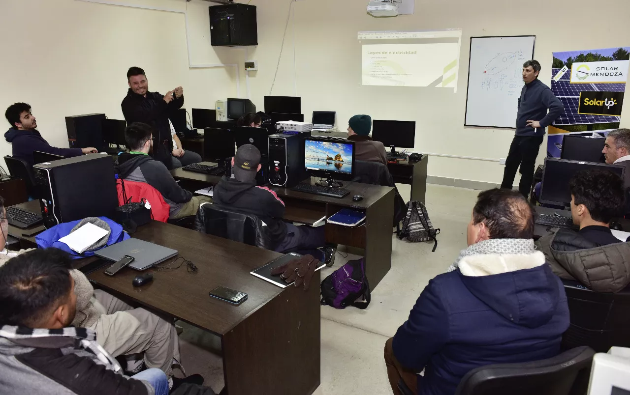 curso-instalación-de-paneles-solares-parque-solar-2