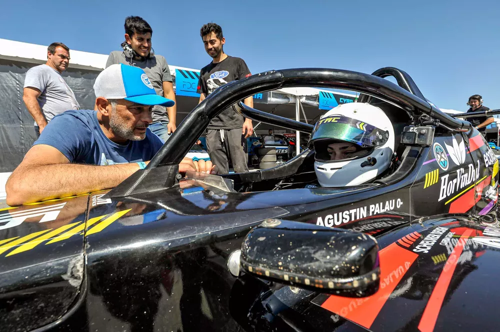 Automolismo, Agustin Palau con las manos vacias