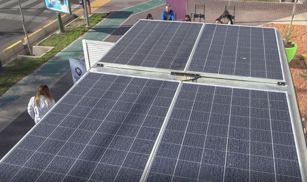 paneles solares de unidad sanitaria móvil godoy cruz