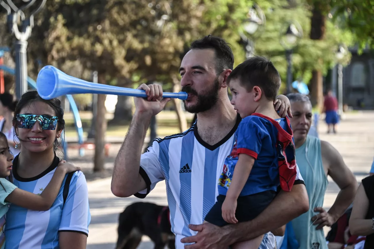 hinchas argentinos en godoy cruz