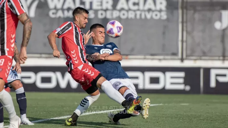 Ascenso, Chacarita 3- Independiente 0