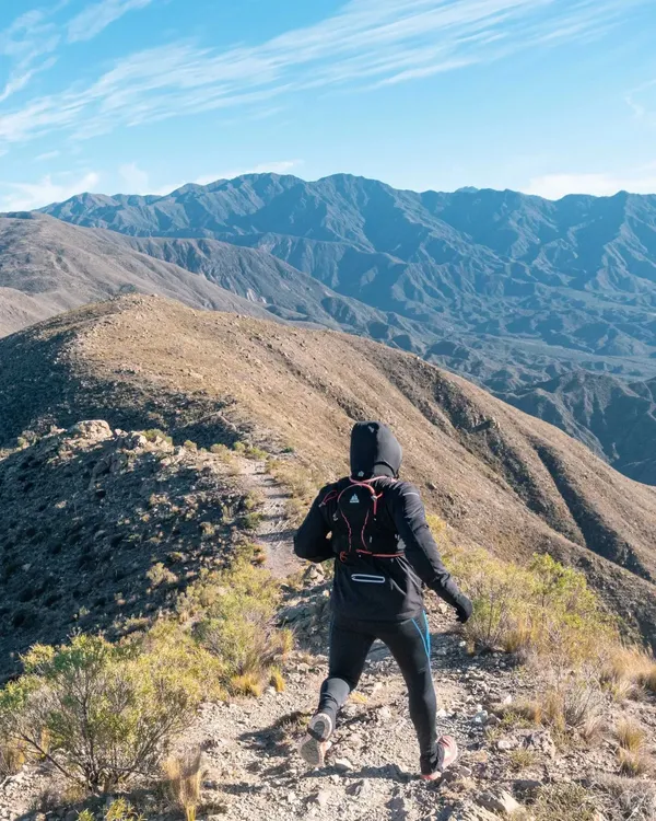 Las Heras, Desafío al Cerro Arco