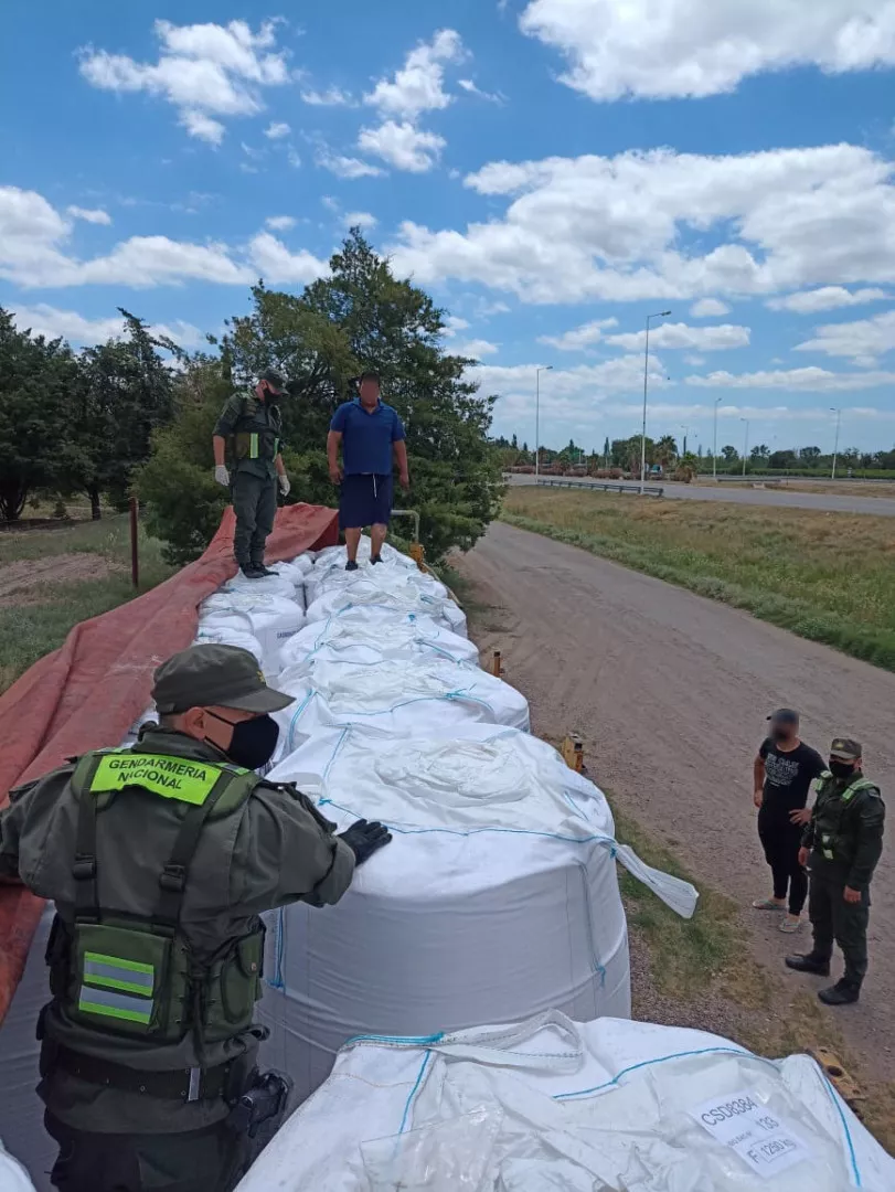 incautan_mas_de_27_toneladas_de_carbonato_de_sodio_trasladados_en_un_camion_3