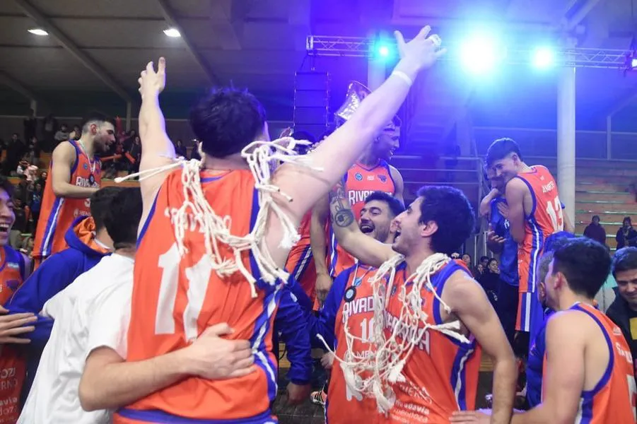 Basquet, Rivadavia  cortó  redes