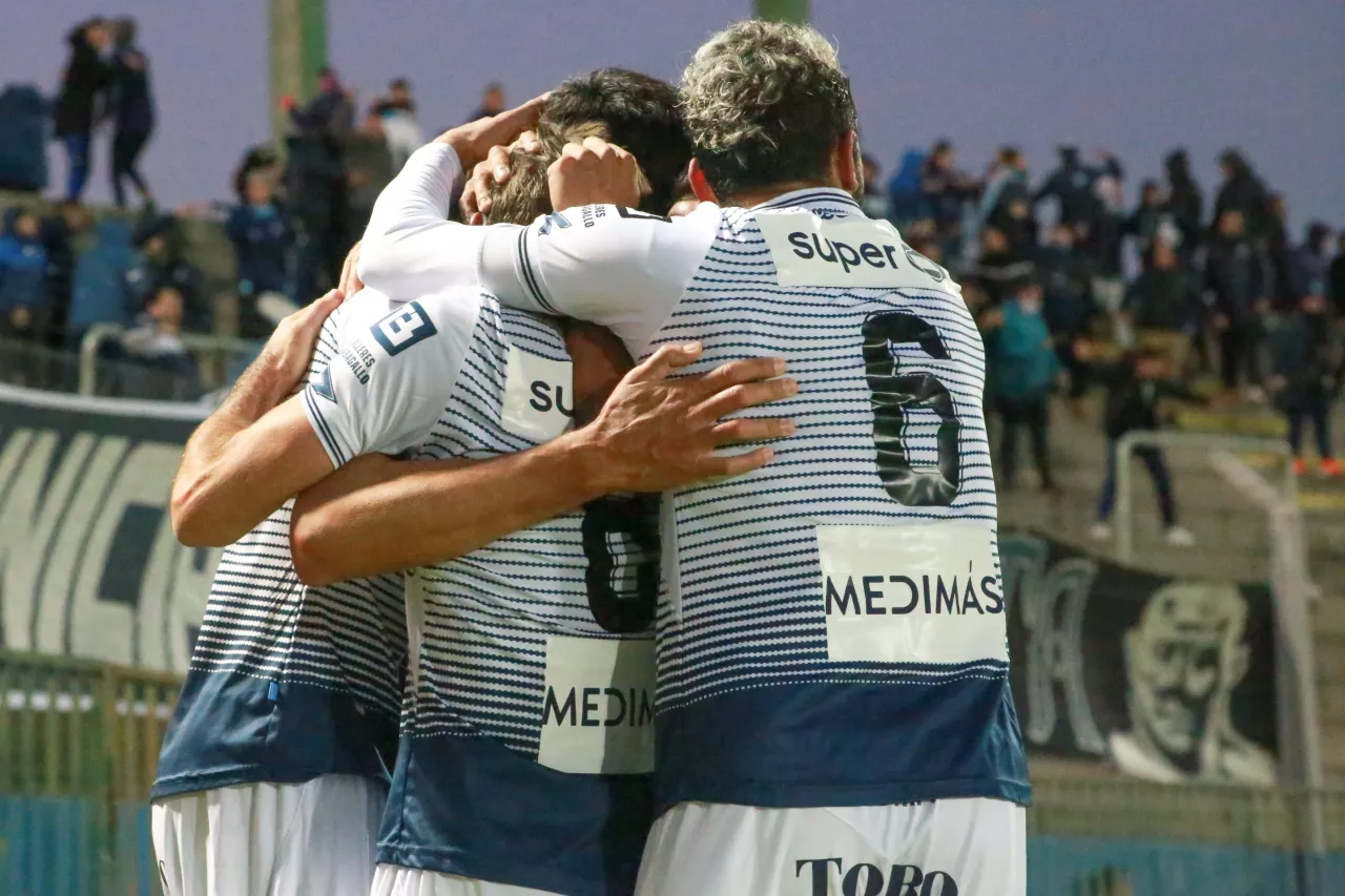 Ascenso, Independiente Rivadavia 2- Estudiantes (Bs As) 0