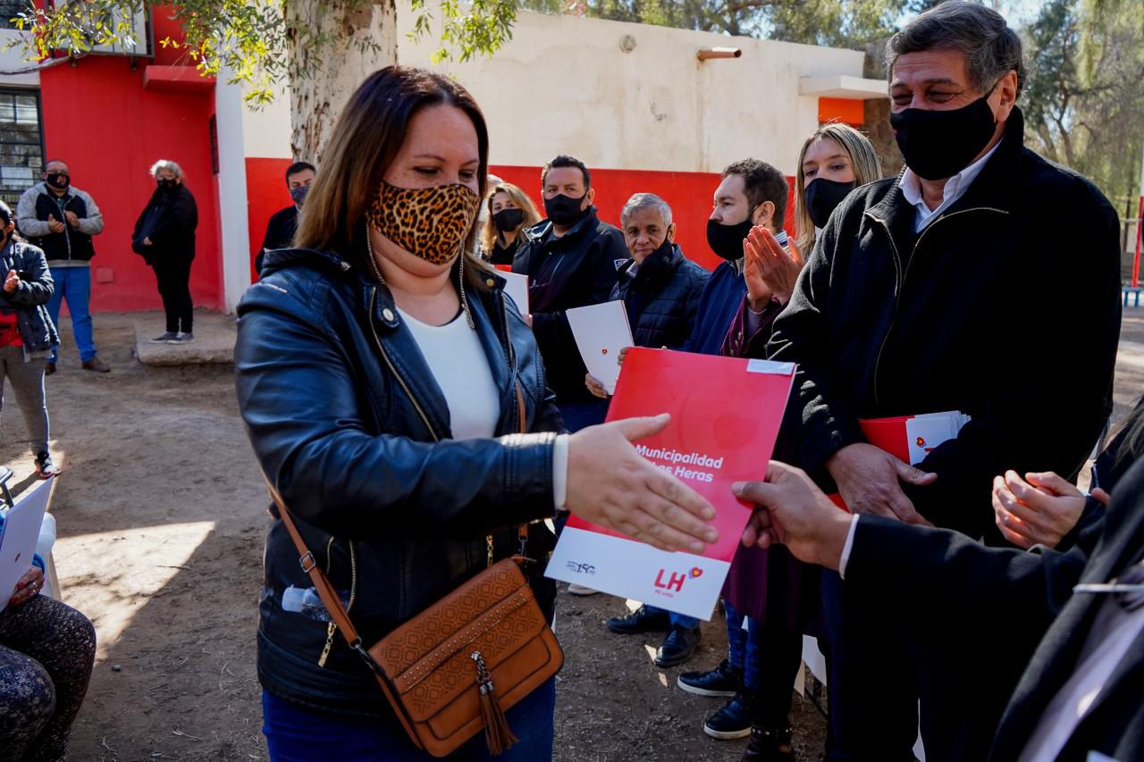 Las Heras, escrituraron propiedades