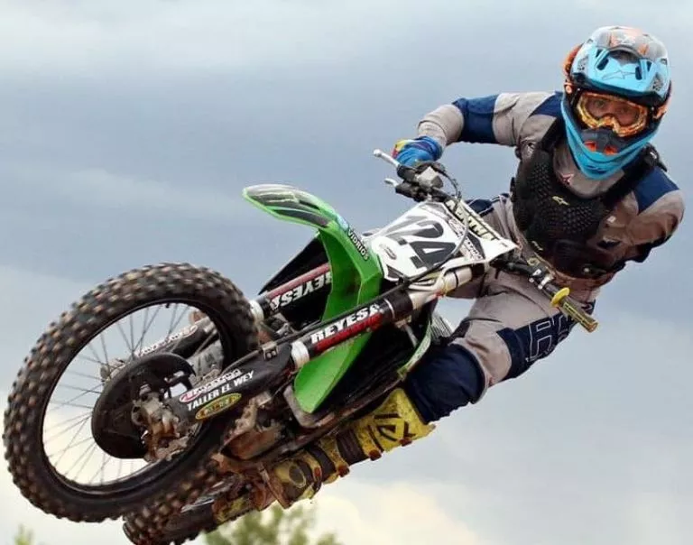 Murio el piloto Wey Zapata en una competencia