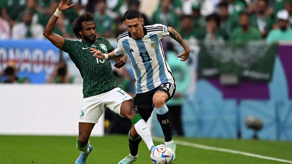 Qatar 2022, Debut y derrota argentina, perdió 2 a 1