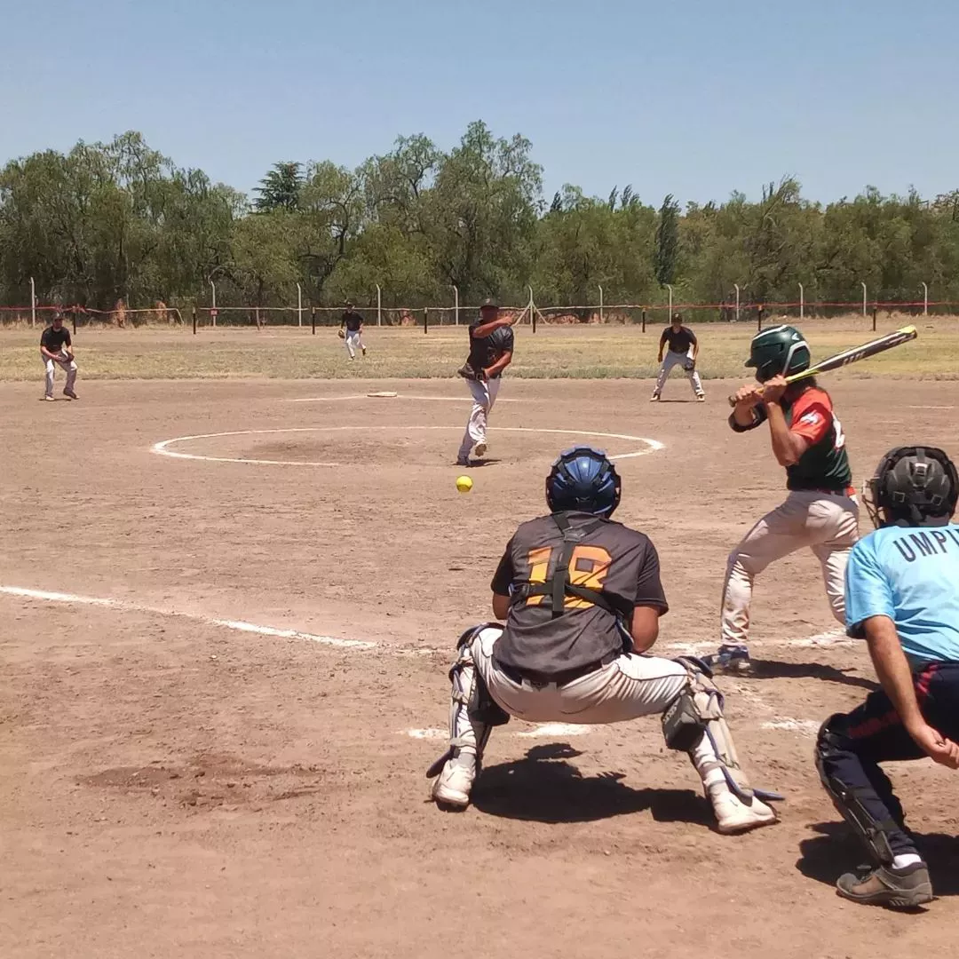 Softbol, CAE Paraná campeón