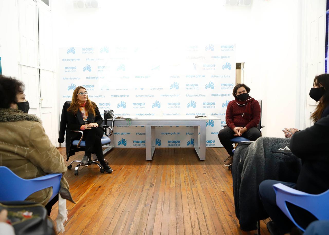 Mesa de Escritores y escritoras Maipú