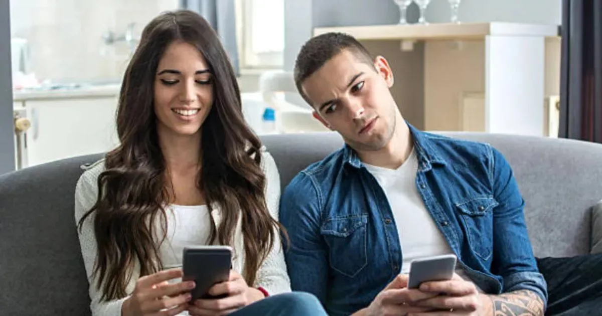 espiar celular pareja