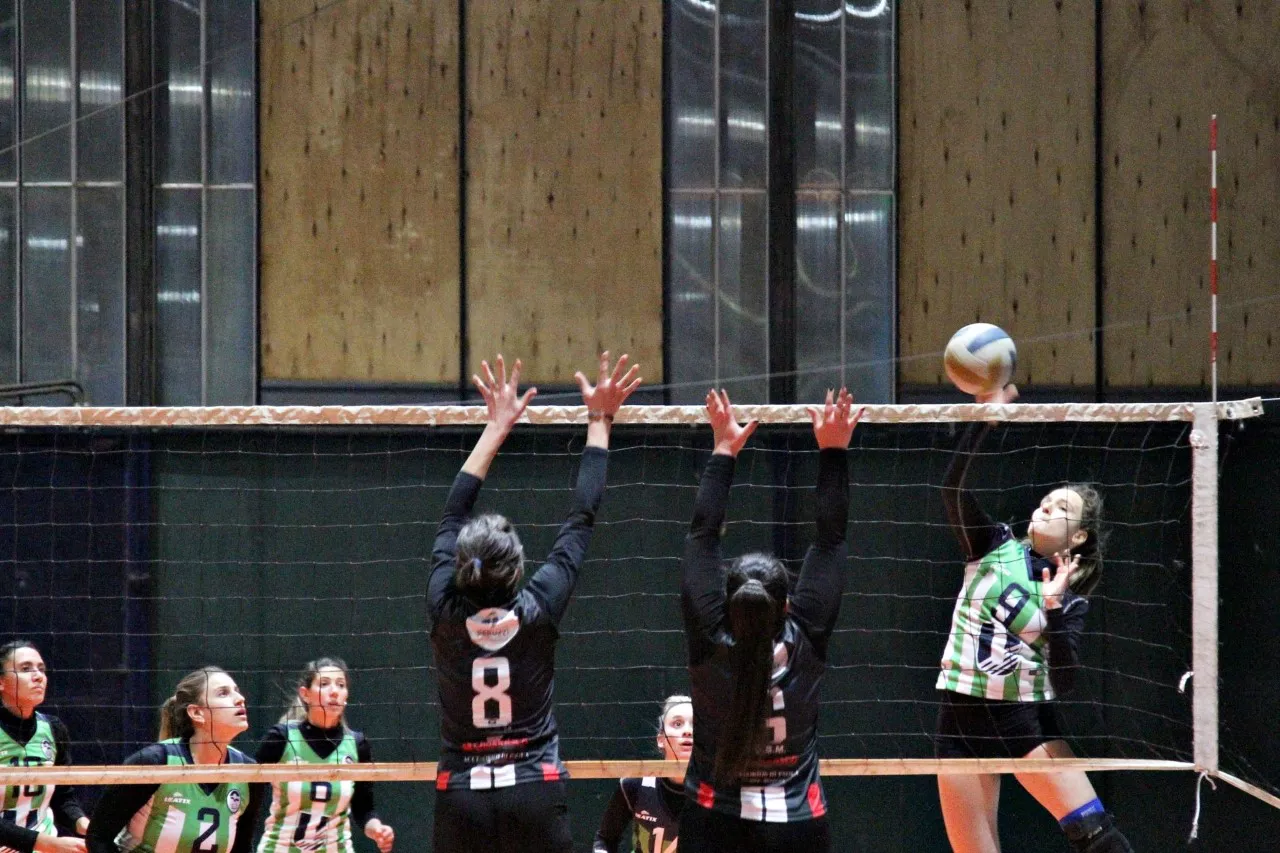 Voley, UNCuyo vs  Muni S. Martín B