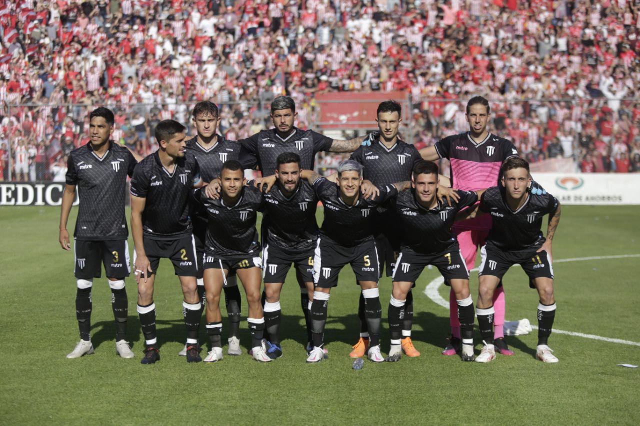 Primera Nacional, Gimnasia Mza en Tucuman