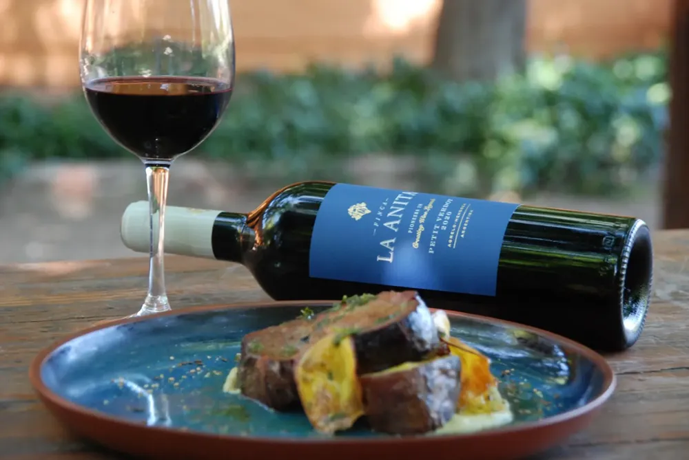 FLA restó plato más vino 2