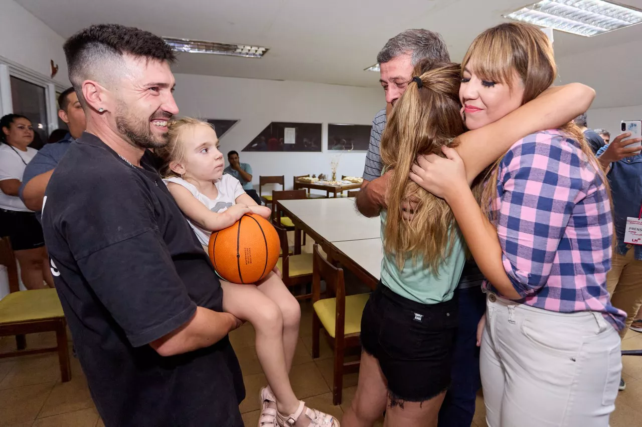 Las Heras, Juanita a España para ser operada