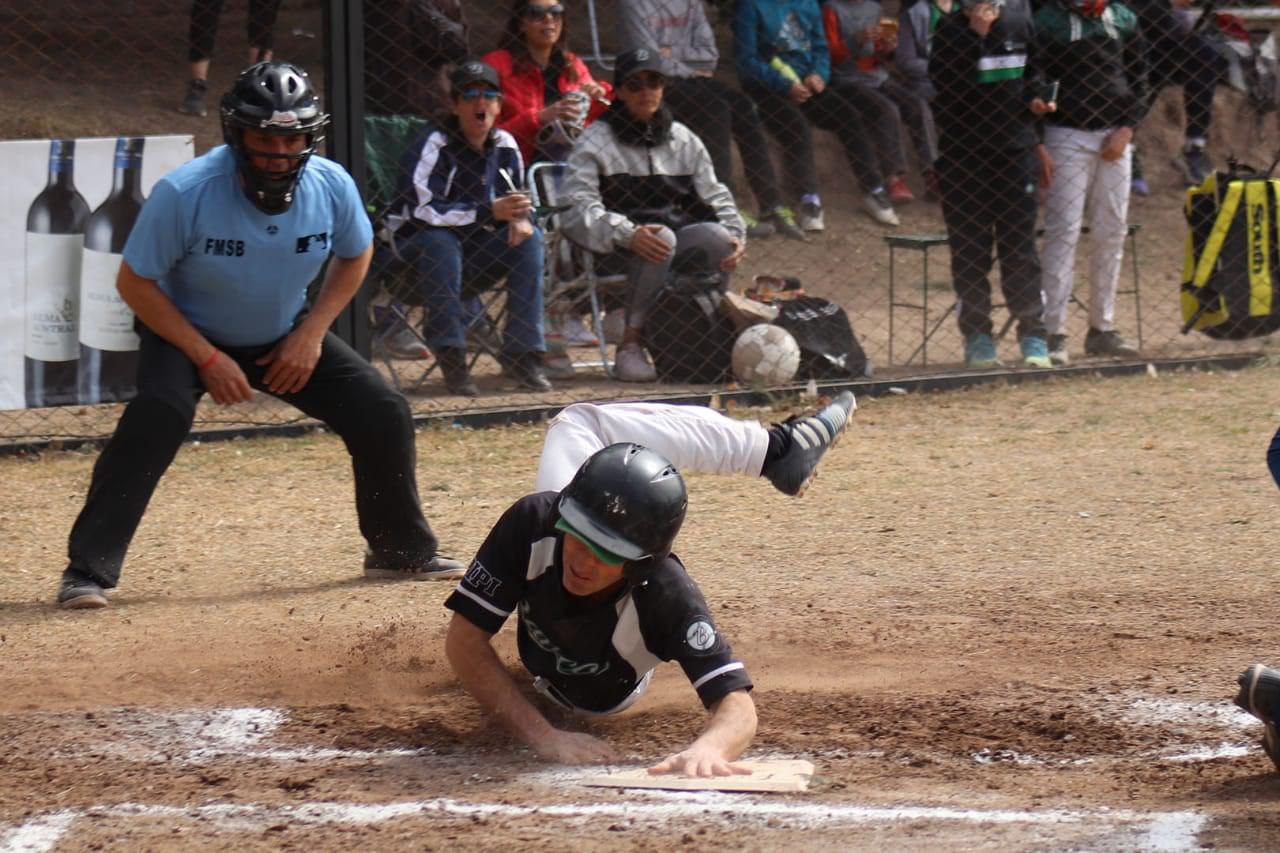 Sóftbol, Capital masculino y femenino