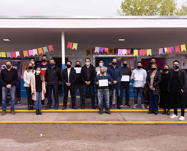 entrega-de-aulas-fundacion-badaloni-1