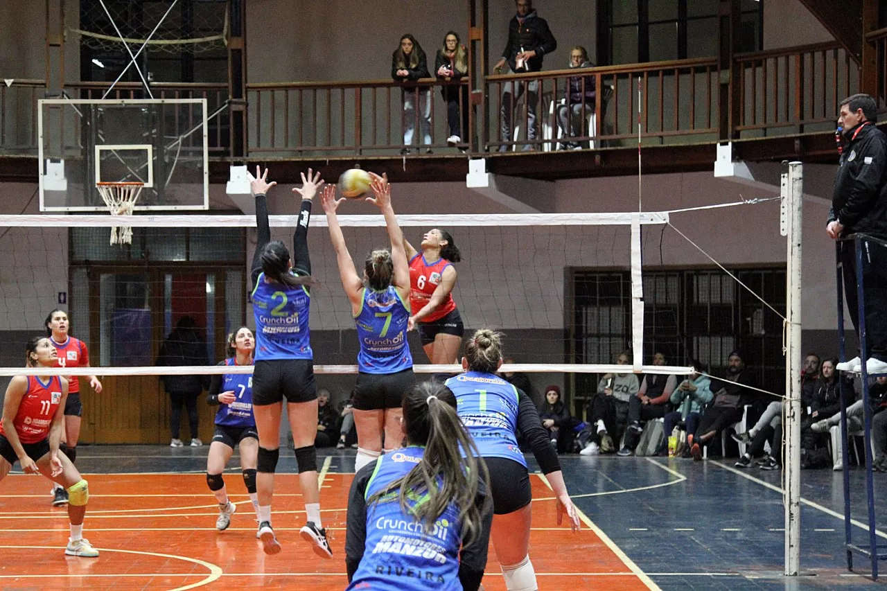 Voley, Policial venció a Porres