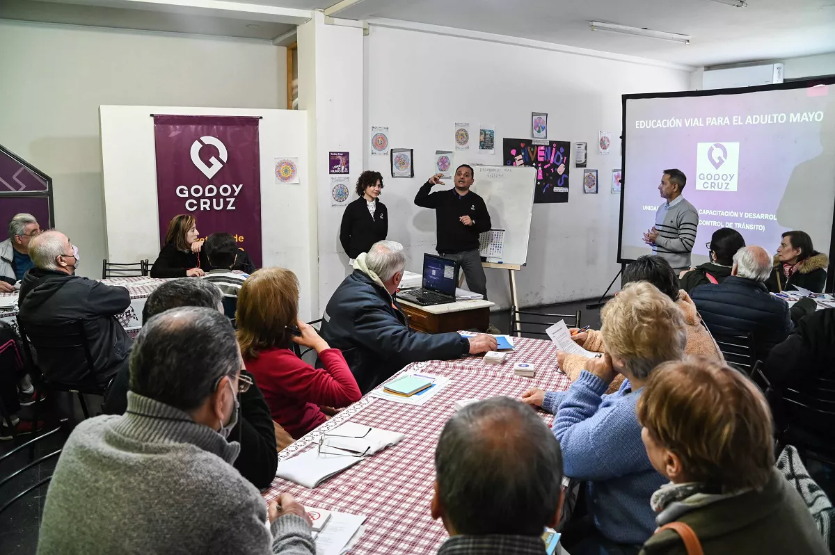 personas mayores curso de educacion vial godoy cruz 1