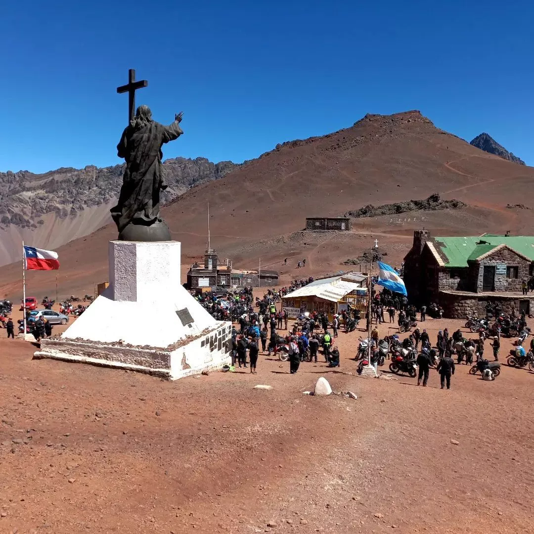 Las Heras, mototuristas, encuentro en el Cristo Redentor