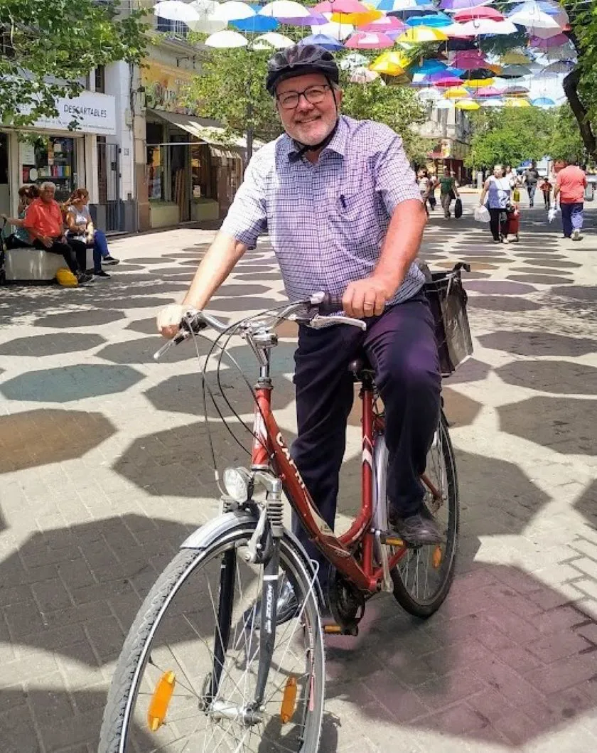 adrian cena bicicleta