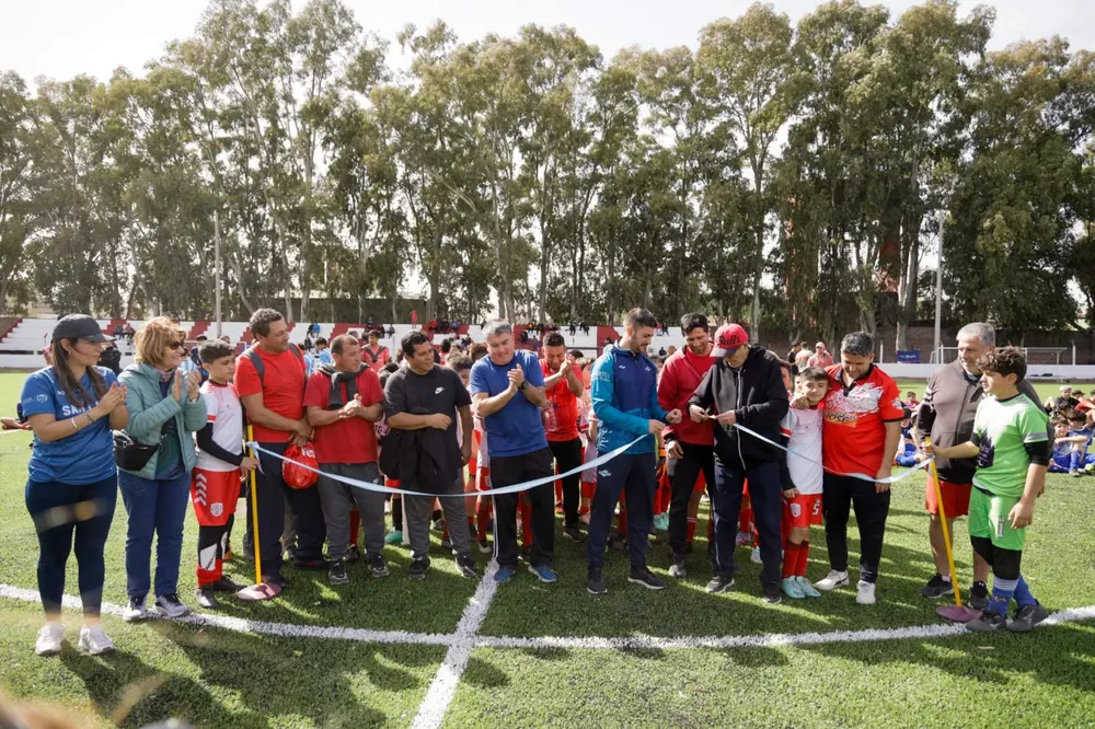 San Luis, Huracán, inauguración cancha césped sintético