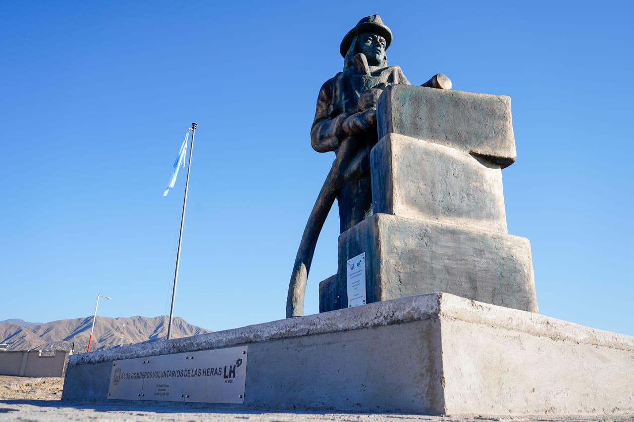 LH, reinauguración monumento bomberos voluntarios