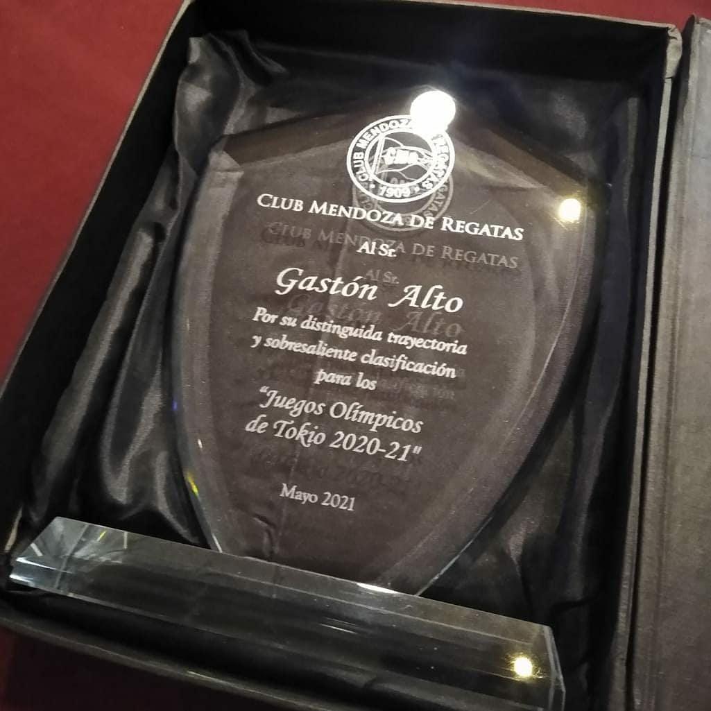 Plaqueta para Gastón Alto