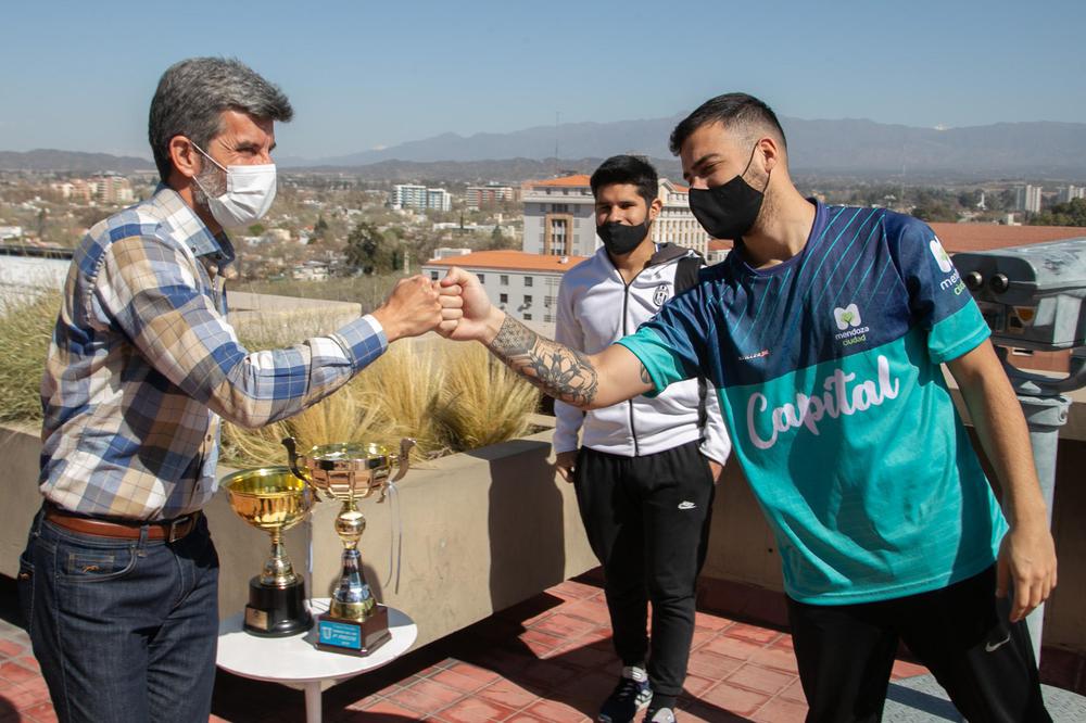 Basquet, Ciudad de Mendoza, recibidos por el Intendente