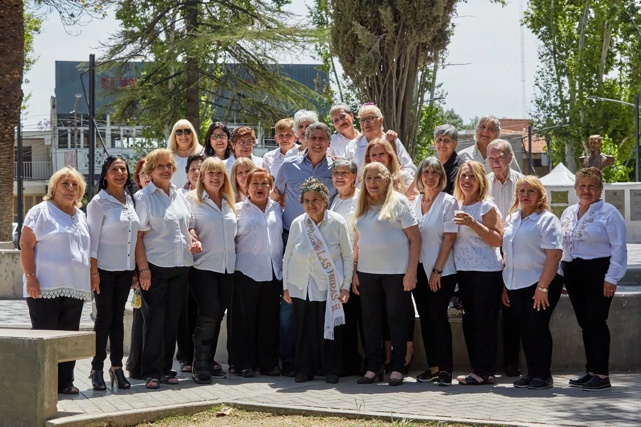 Las Heras, eleccion enel Polimeni reinas adultos