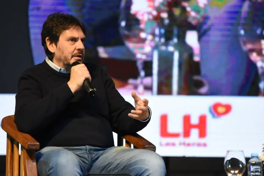 Las Heras, Felipe Pigna, Los Güemes